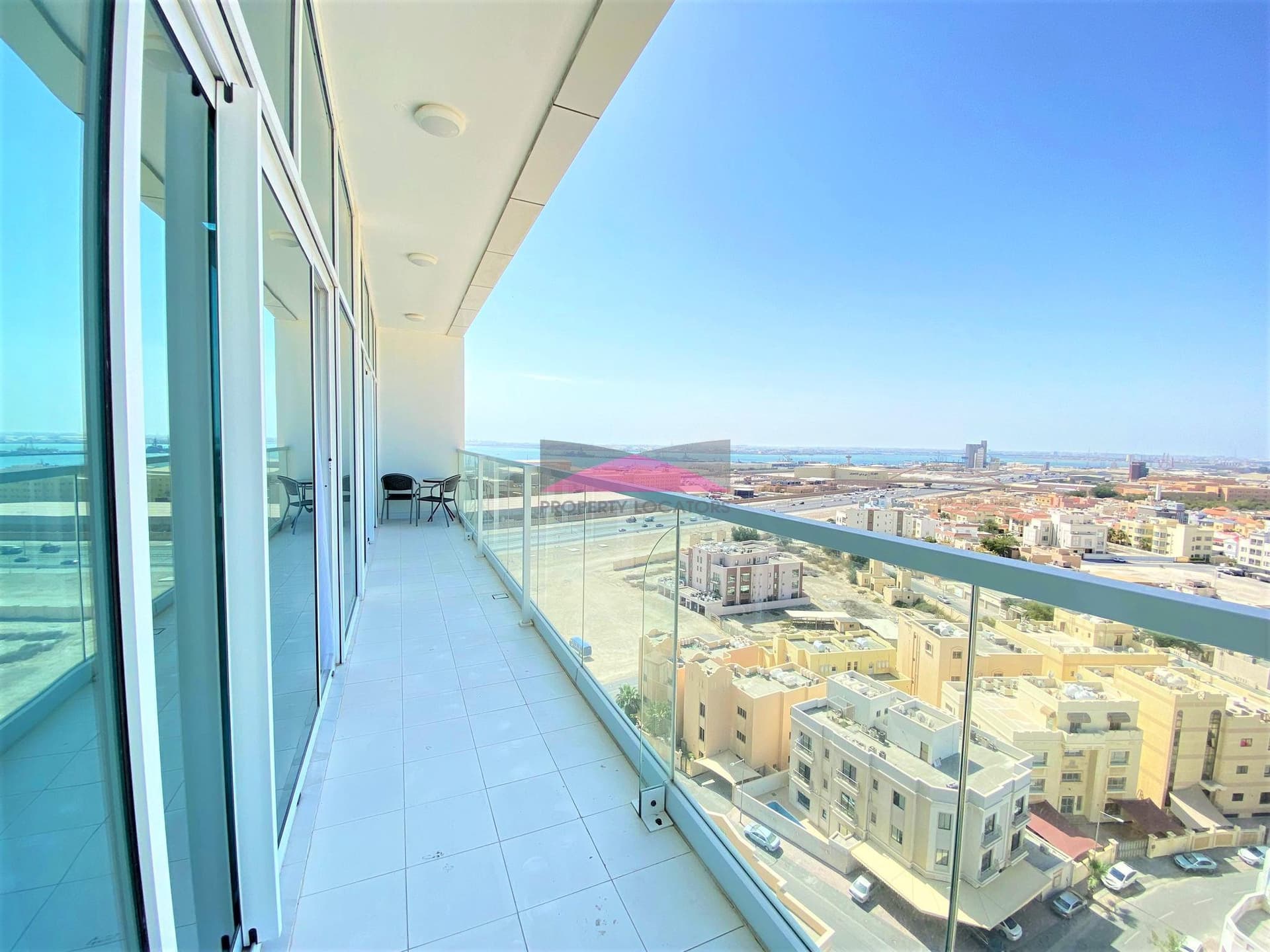 BRIGHT & SPACIOUS FLAT W/ BALCONY AND SEA VIEW
