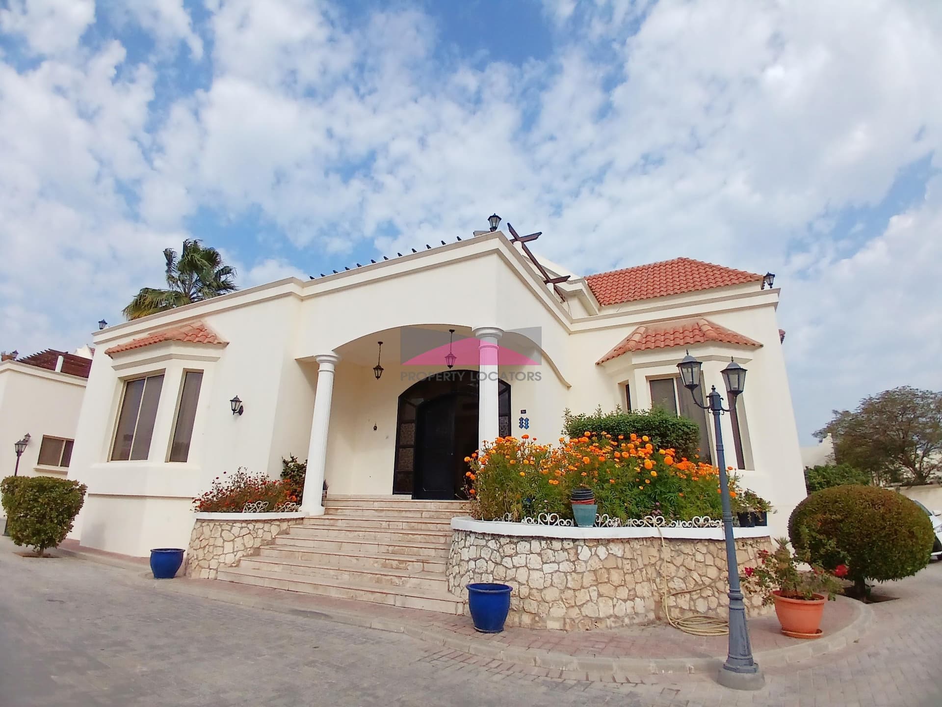 COMPOUND VILLA - CLOSED KITCHEN - MAIDS ROOM