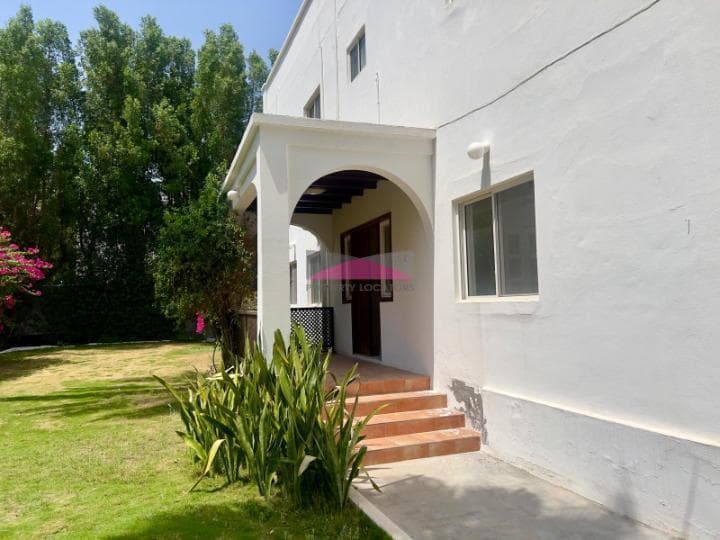 EXCELLENT LOCATION - FAMILY COMPOUND - GARDEN