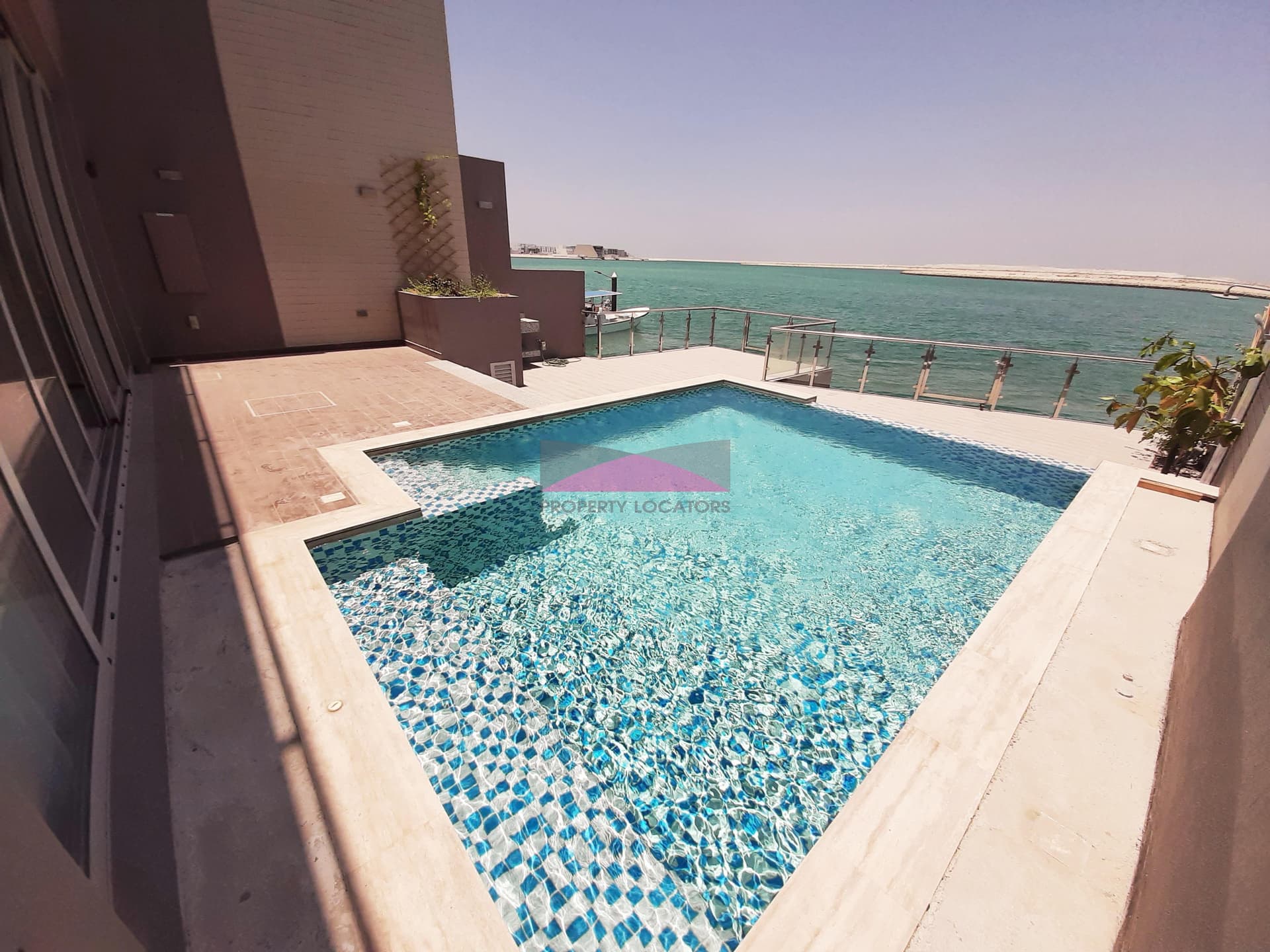 SEA FRONT/POOL/REDAY TO MOVE IN/GOOD LOCATION