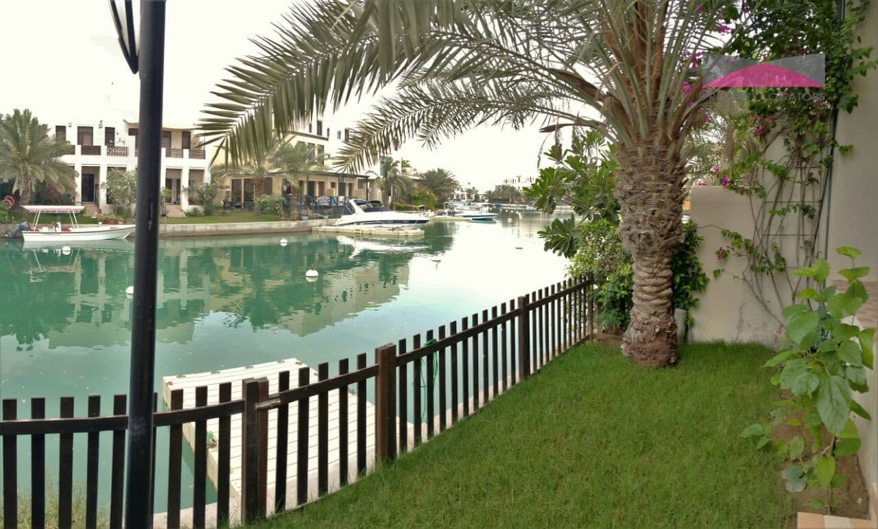 TOWN HOUSE + PRIVATE BOAT MOORING & GARDEN