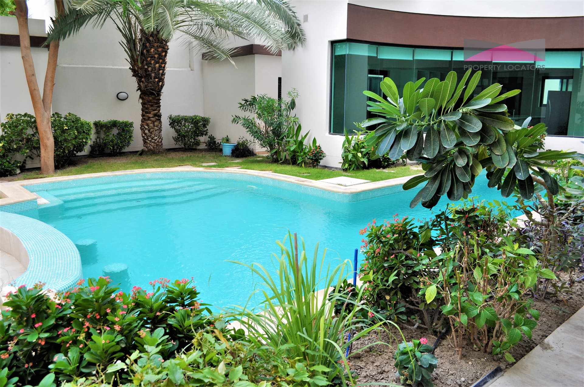 MODERN  VILLA WITH PRIVATE POOL & GARDEN