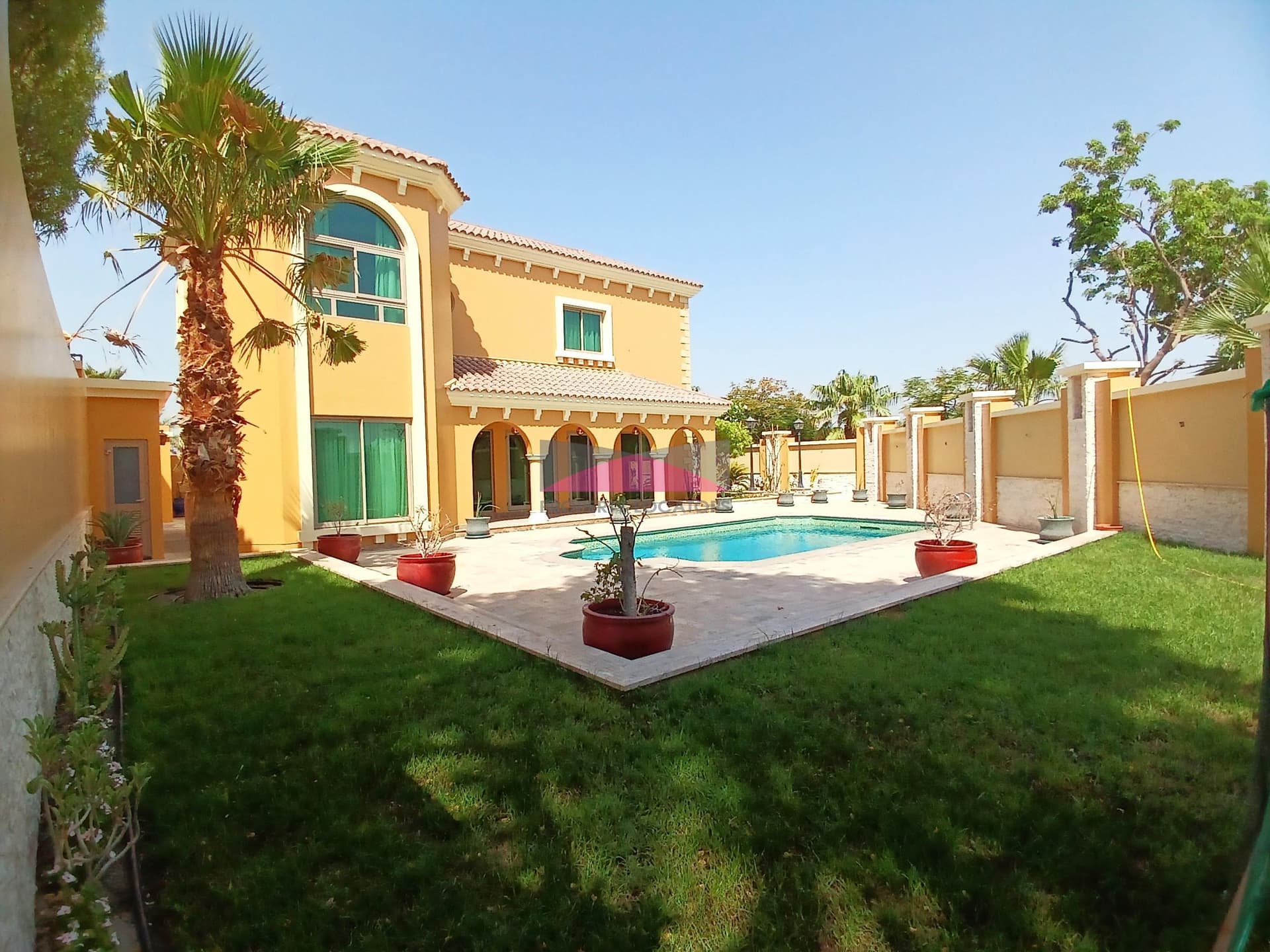 STUNNING PVT VILLA WITH POOL AND GARDEN