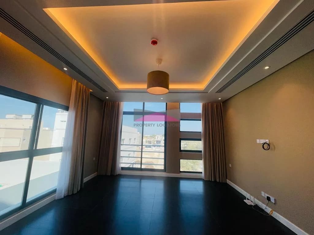 BRIGHT BRAND NEW HOME / RESIDENTIAL AREA