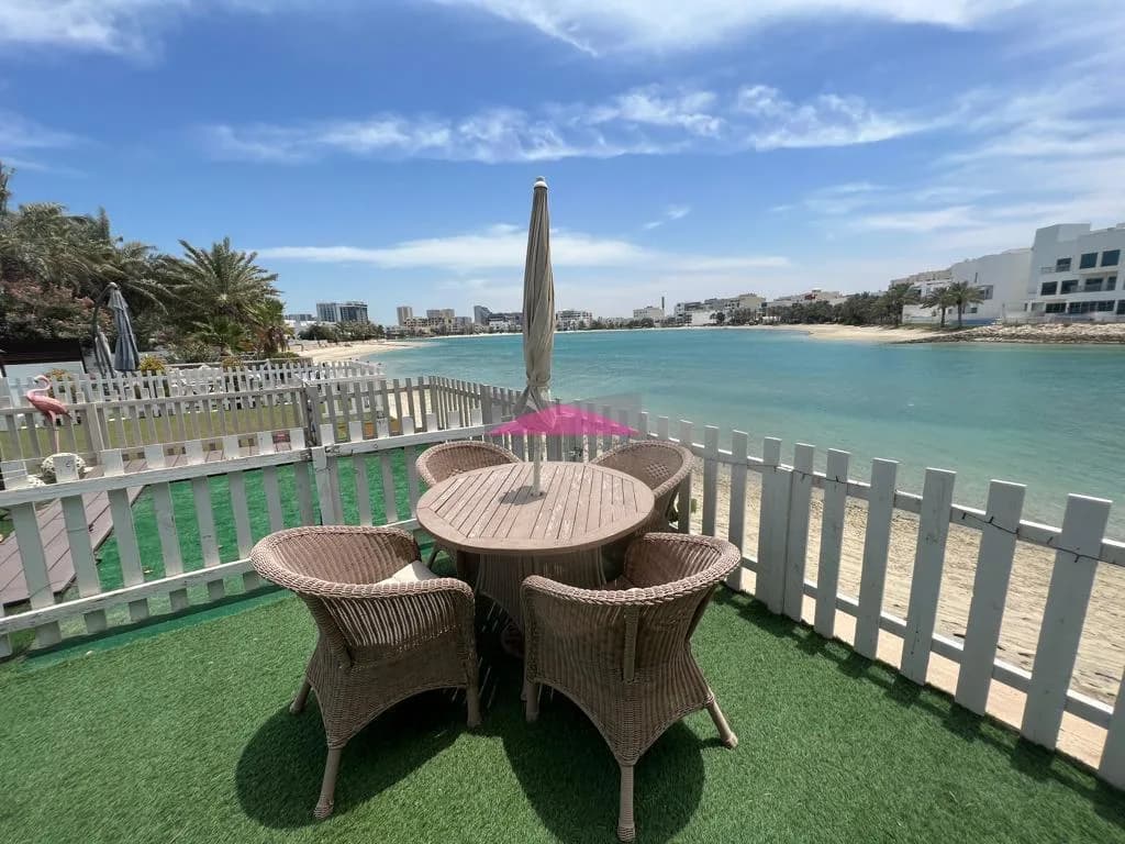 DIRECT BEACH ACCESS - PRIVATE POOL - GARDEN
