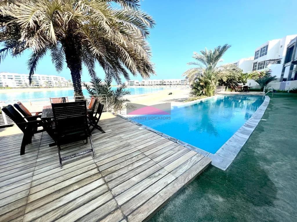 DIRECT ACCESS TO BEACH - LARGE 4 BED VILLA
