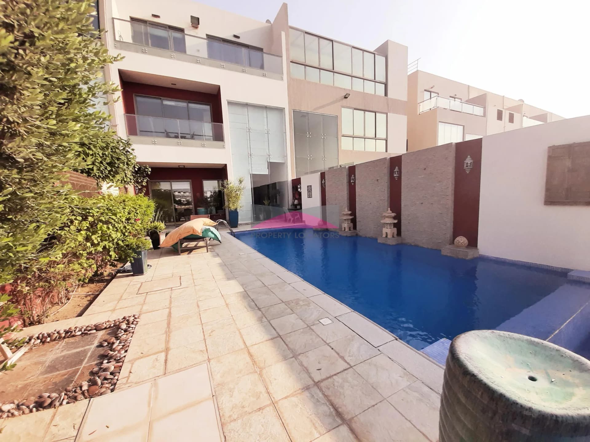 BACKYARD PARADISE/FANTASTIC NEW LISTING/RENOVATED