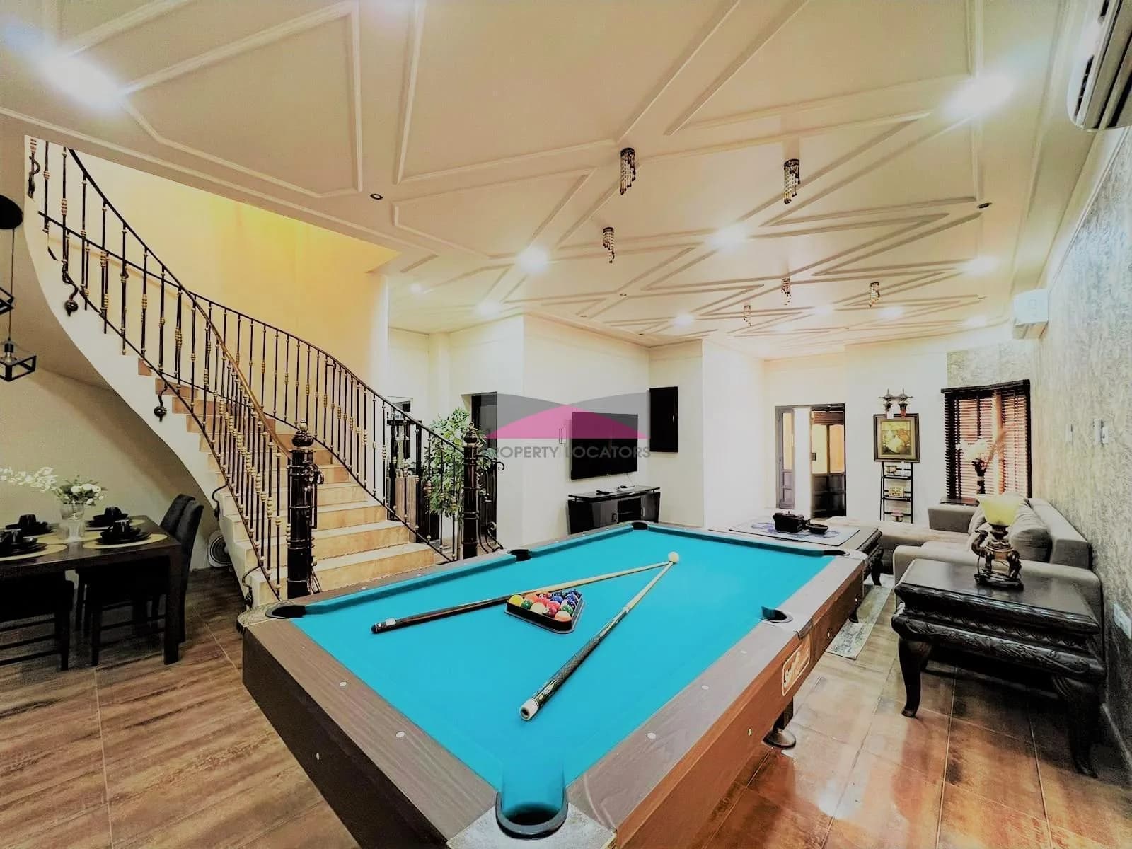 SPACIOUS VILLA - PRIVATE POOL - GARAGE