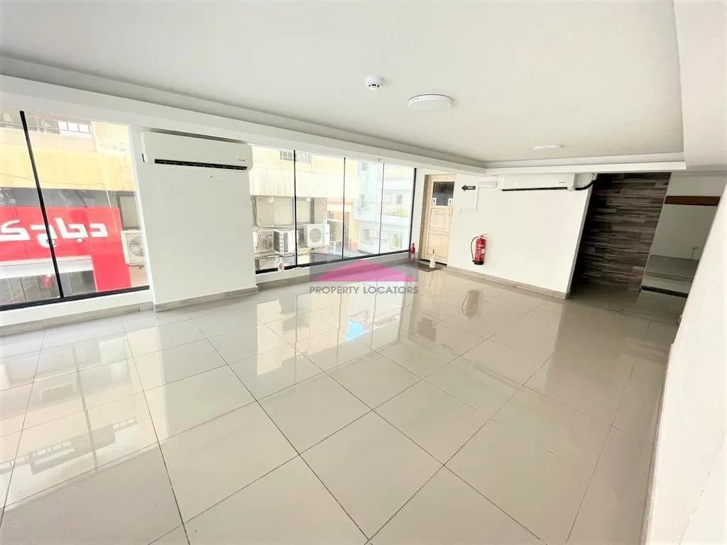 SEMI FITTED | GOOD LOCATION | MASSIVE AREA