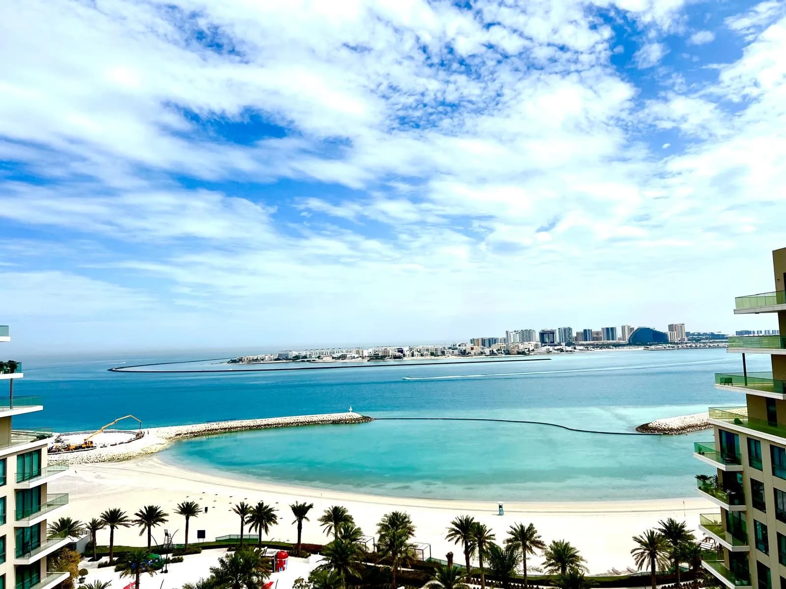 LARGE TERRACE - 2 BED - BEACH ACCESS APARTMENT