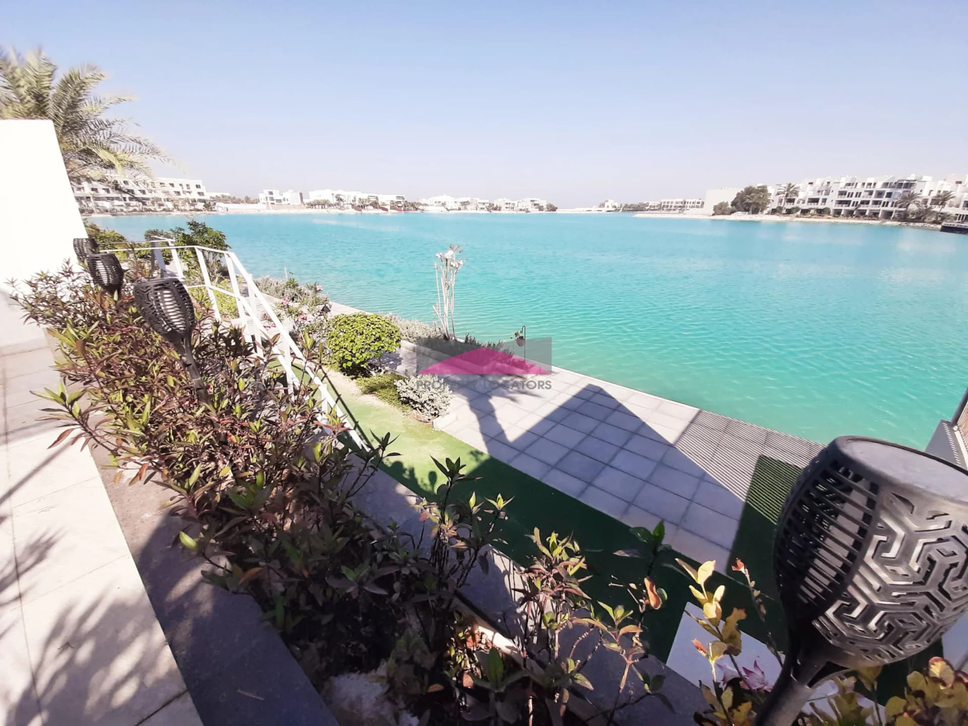 PRESTIGIOUS WATERFRONT PROPERTY/PRIVATE BEACH