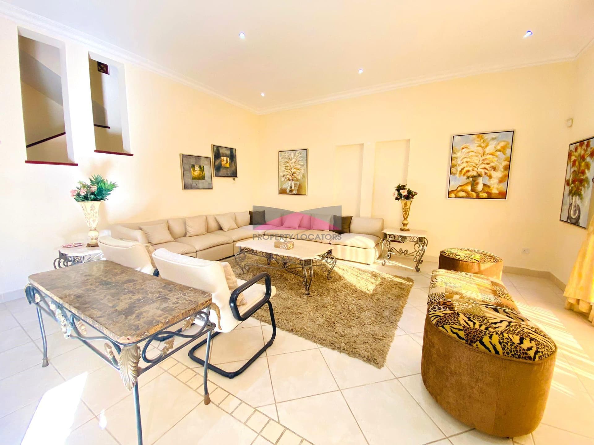 3 LIVING ROOMS l 2 KITCHEN l SWIMMING POOL