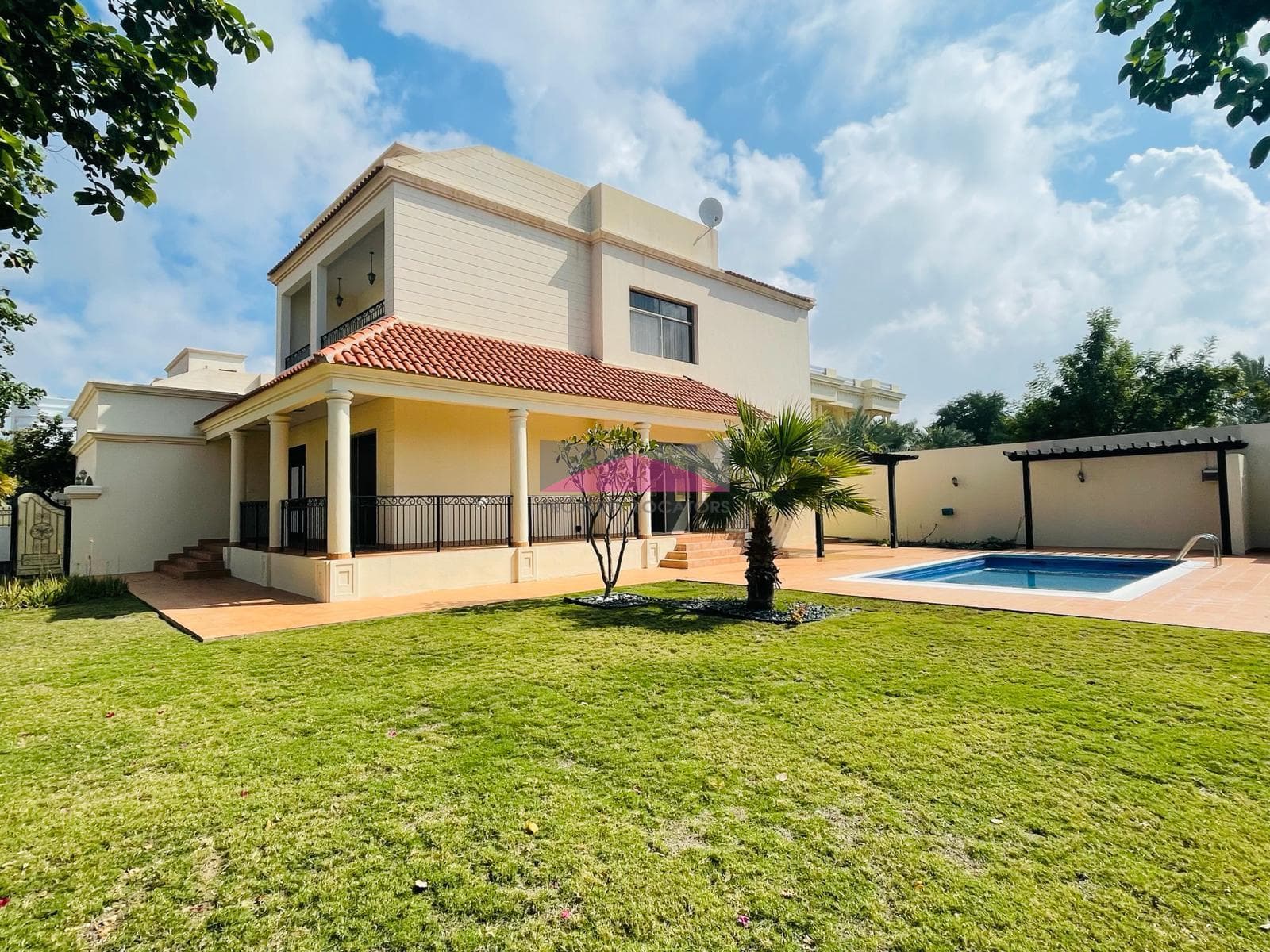 HUGE GARDEN AND PRIVATE POOL | NEAR BSB