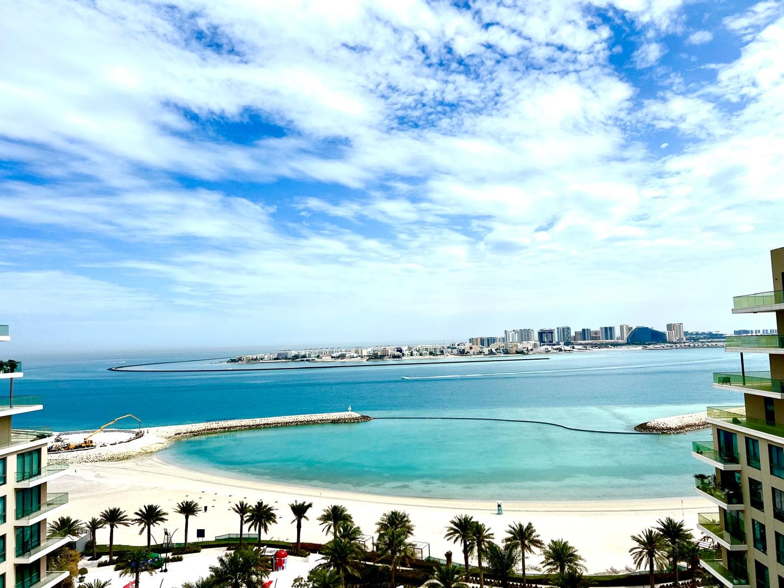 LARGE TERRACE - 2 BED - BEACH ACCESS APARTMENT