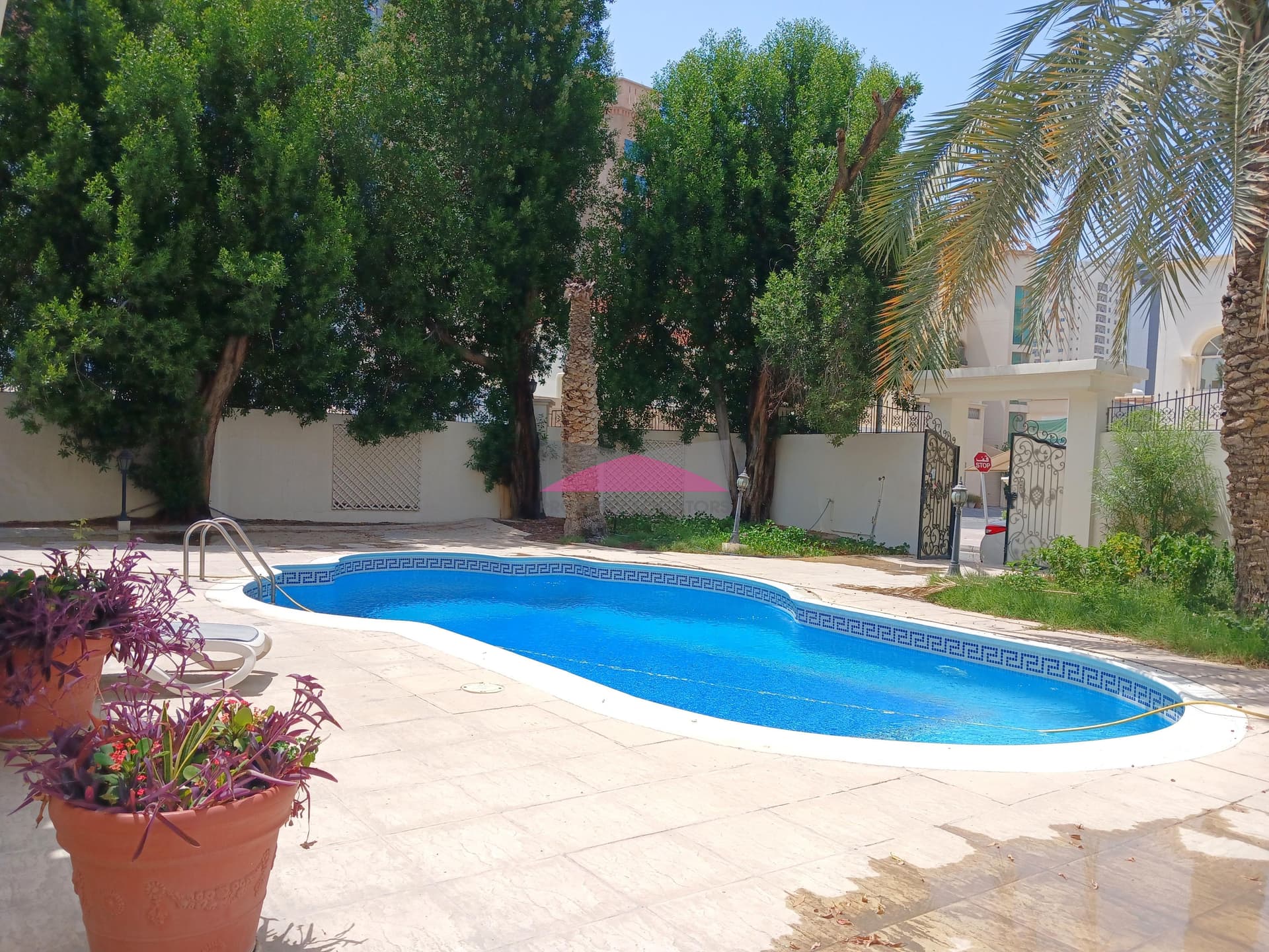 CLOSE TO THE U.S.NAVY BASE|BIG POOL/YARD