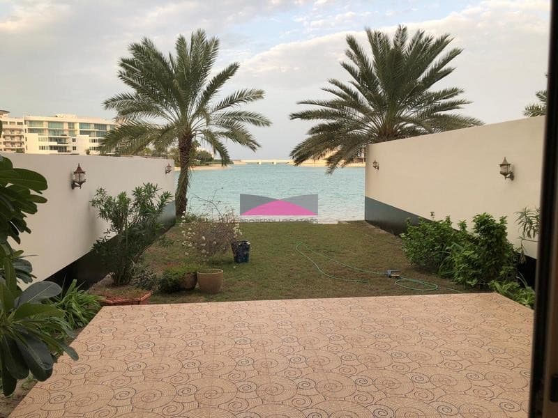 ABSOLUTE BEACH FRONT-GREEN GARDEN/SANDY BEACH