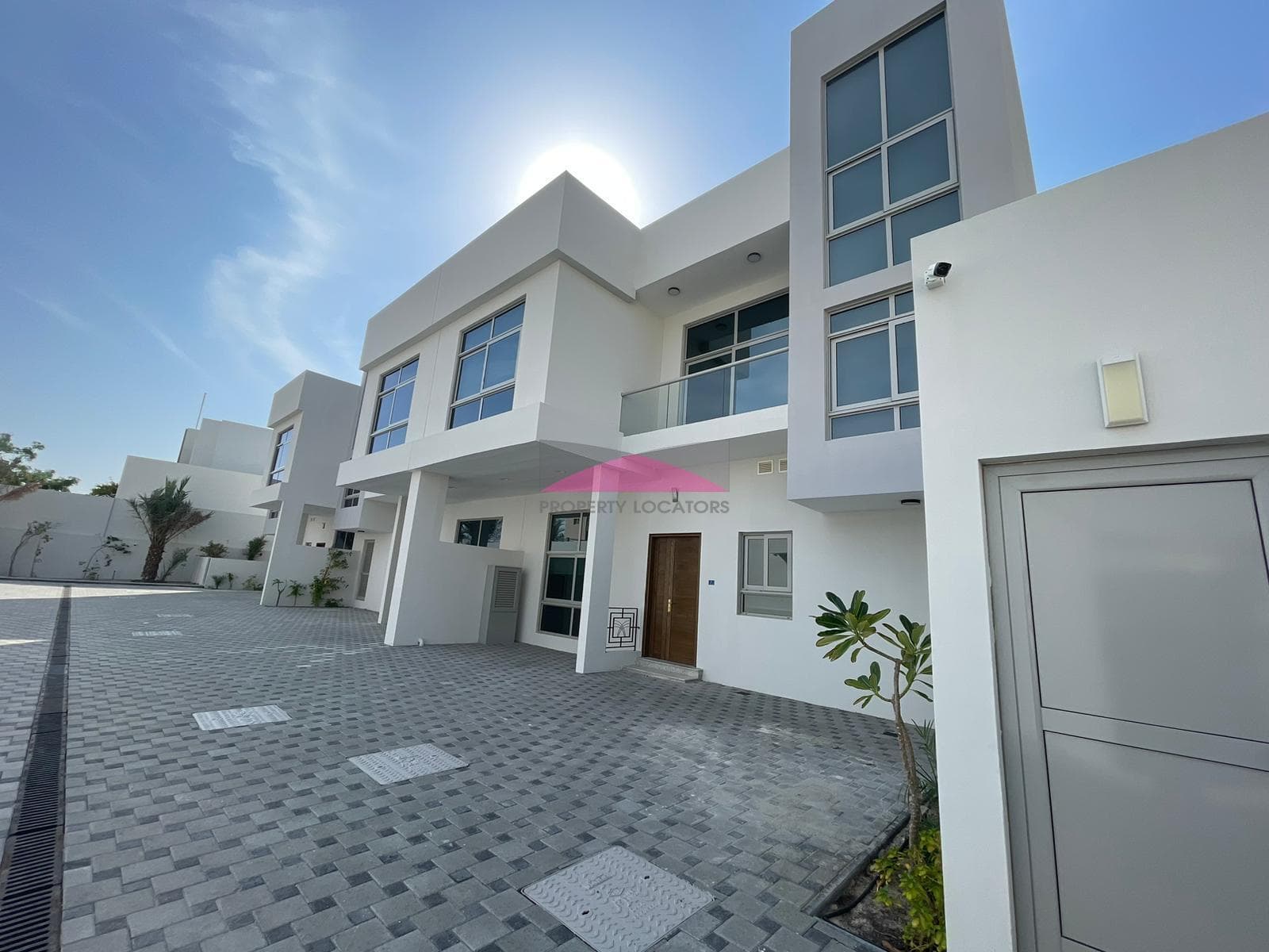 BRAND NEW | BALCONY | POOL | CLOSED KITCHEN