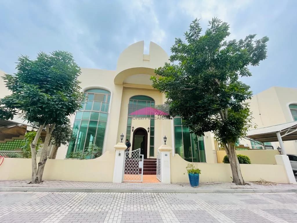 SPACIOUS VILLA | PRIVATE POOL | PRIME LOCATION