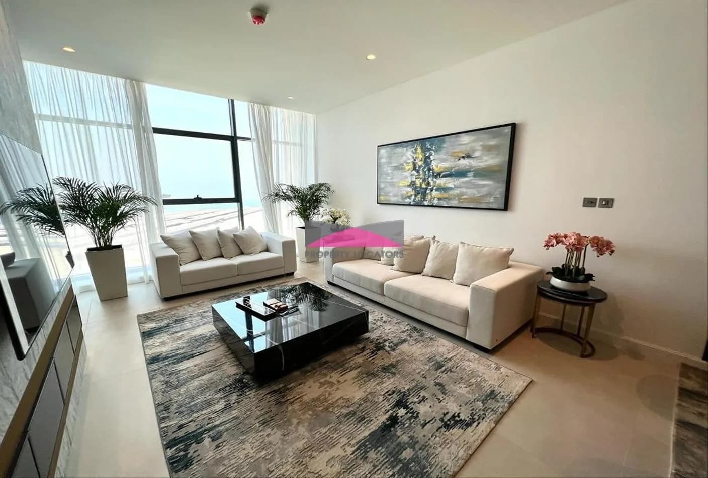 STUNNING THREE BEDROOM APARTMENT FOR SALE