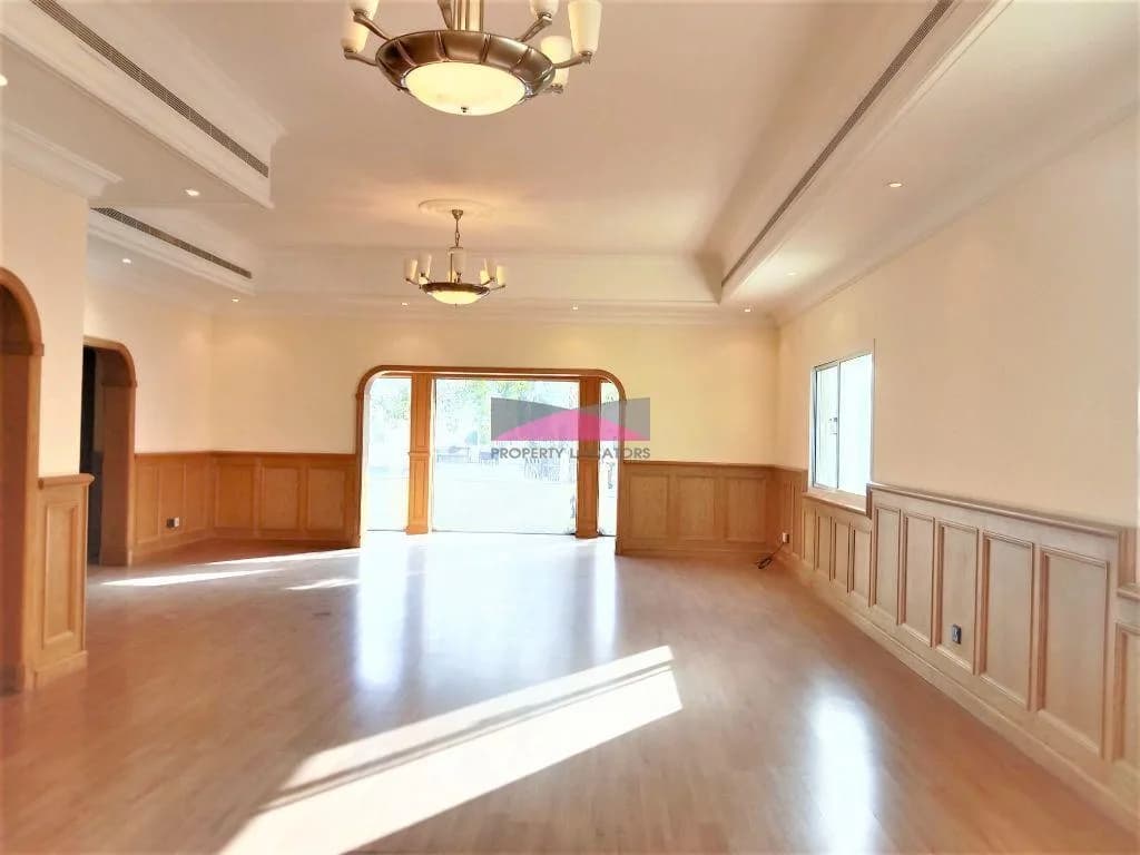 SINGLE LEVEL COMPOUND VILLA NEAR THE POOL