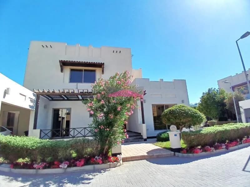 COMPOUND VILLA | CLOSED KITCHEN | GARDEN