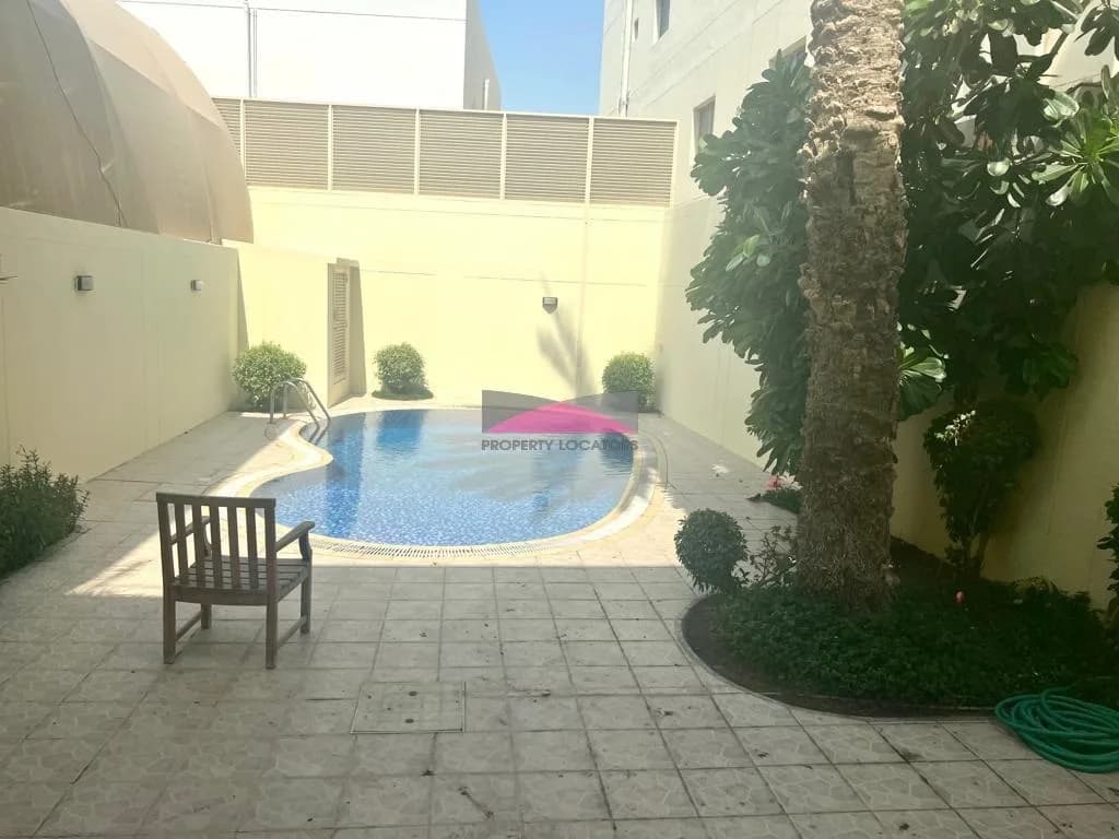 4 BED EXECUTIVE VILLA - PRIVATE POOL - PRIVATE GARAGE