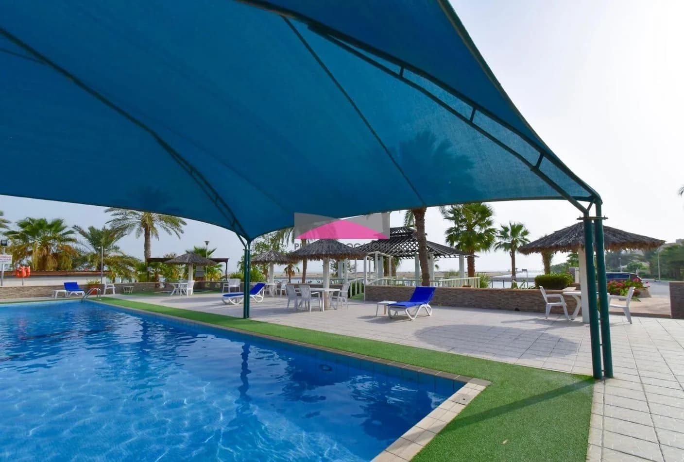 BEACH ACCESS - 4 BEDROOM VILLA - PRIVATE GARDEN