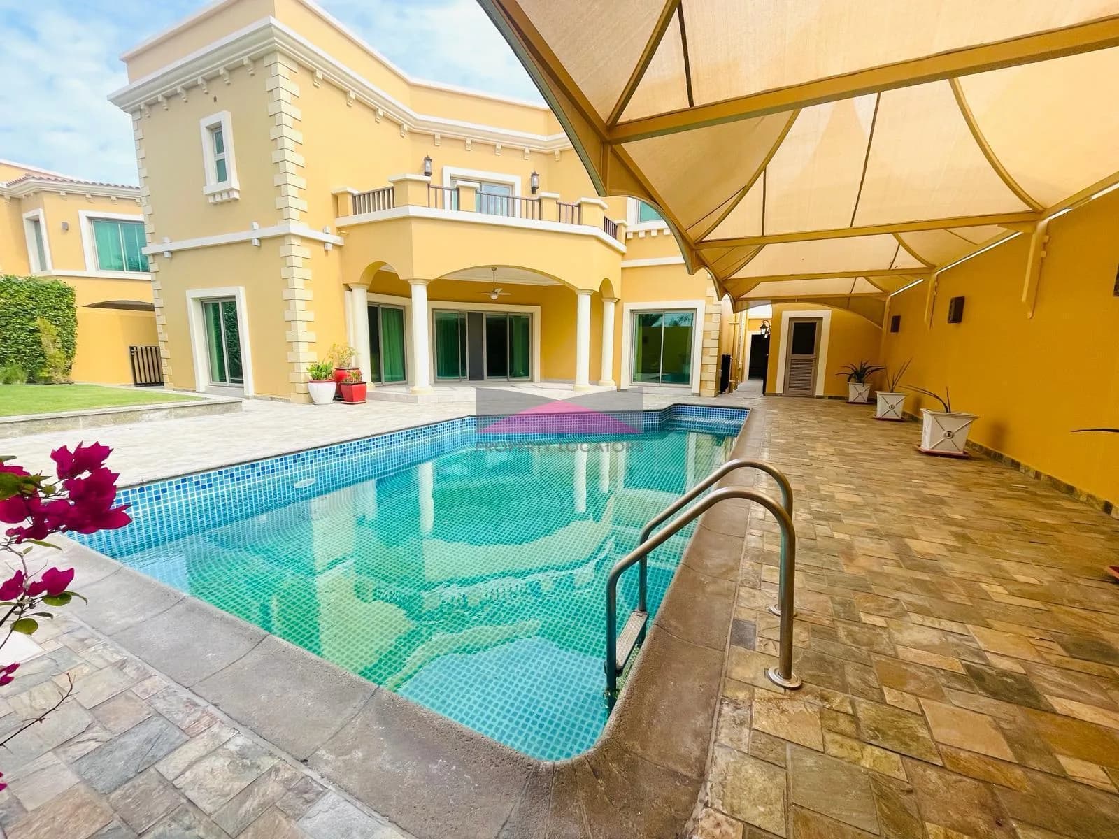 SPACIOUS VILLA | PRIVATE POOL GARDEN | WALKIN CLOSET