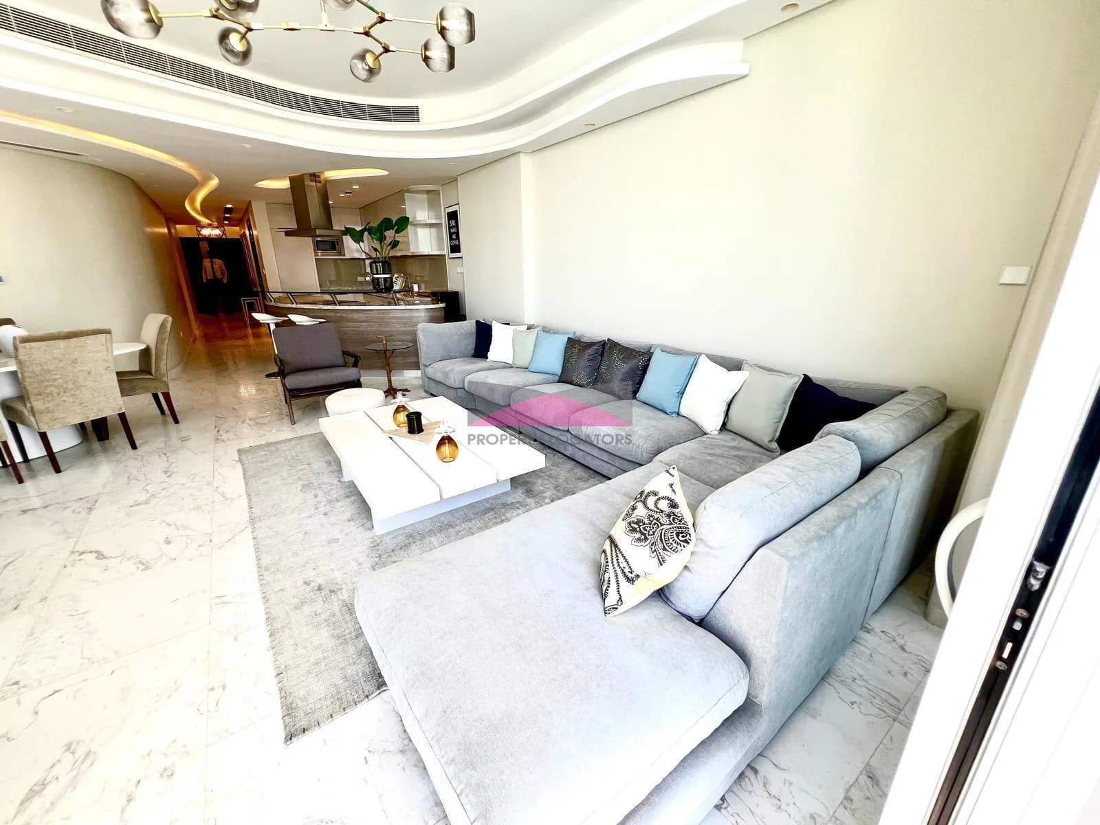 LUXURIOUS 3 BED + MAIDS - BALCONY - SEA VIEW