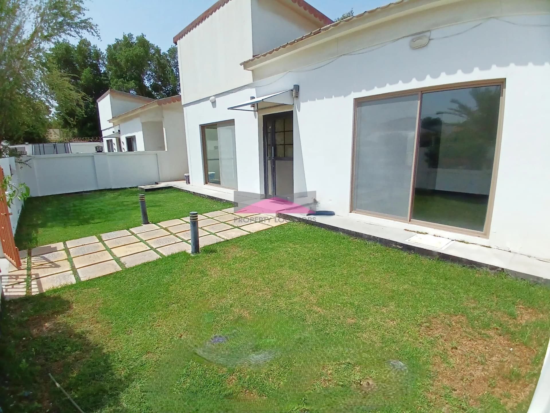 RENOVATED 3 BED COMPOUND VILLA IN MAQABAH