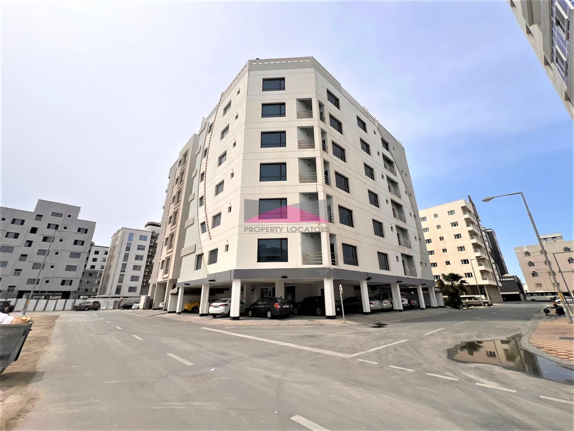 CORNER BUILDING | PARKING SPACES | GREAT ROI