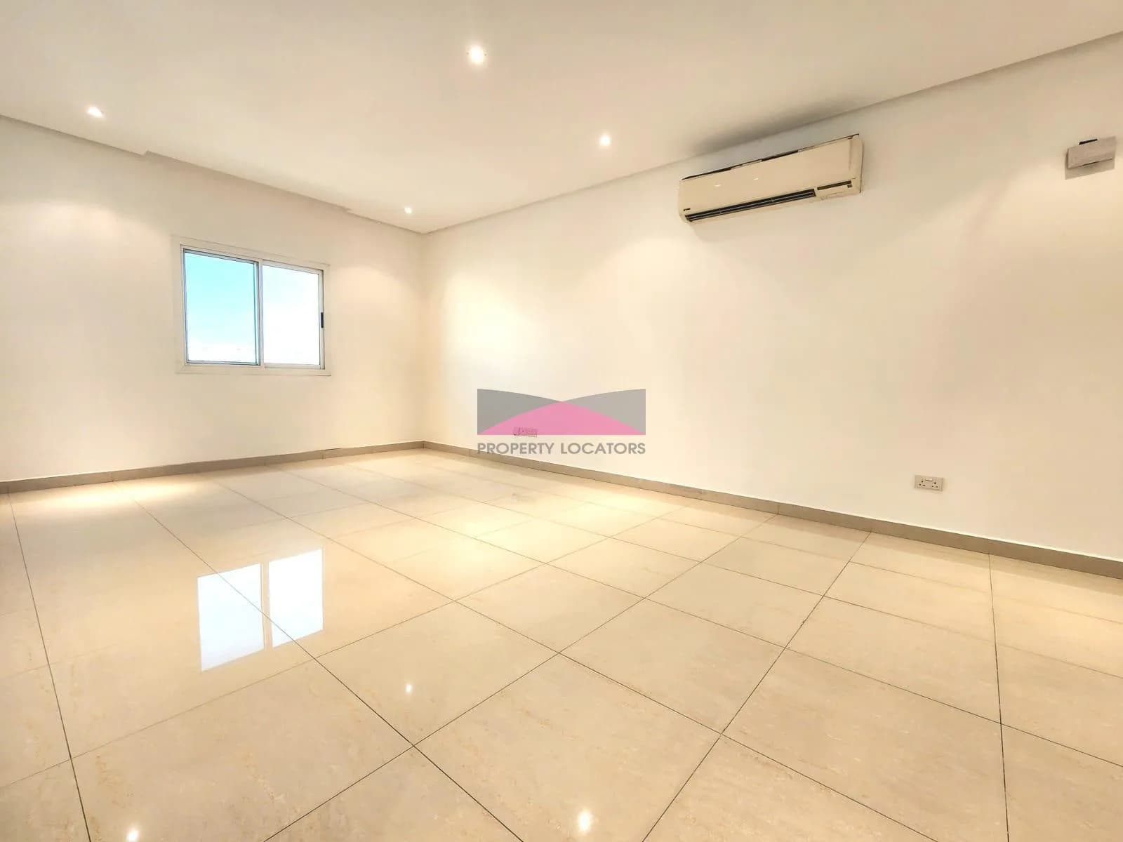 BACHELOR | DOWNTOWN | CLOSED KITCHEN